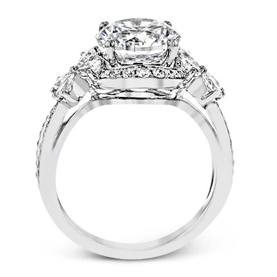 Engagement Ring in 18k Gold with Diamonds