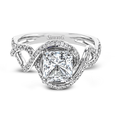 Engagement Ring in 18k Gold with Diamonds