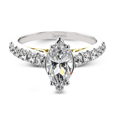 Engagement Ring in 18k Gold with Diamonds