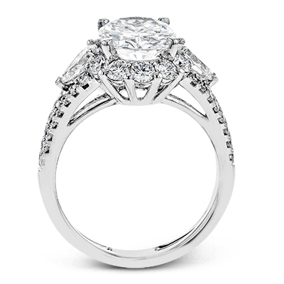 Engagement Ring in 18k Gold with Diamonds