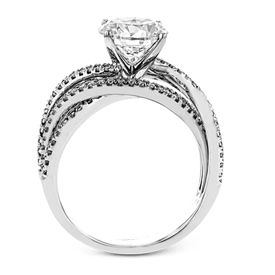 Engagement Ring in 18k Gold with Diamonds