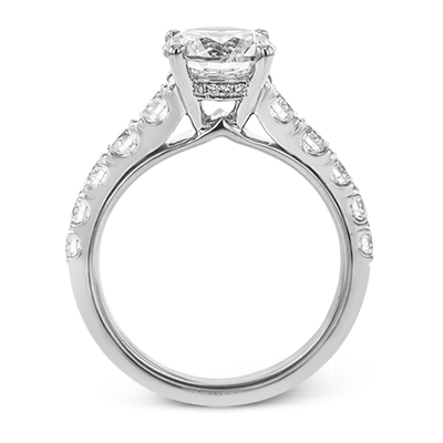 Engagement Ring in 18k Gold with Diamonds