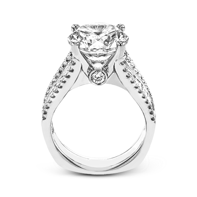 Engagement Ring in 18k Gold with Diamonds