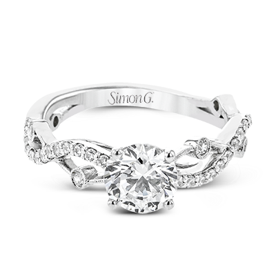 Engagement Ring in 18k Gold with Diamonds