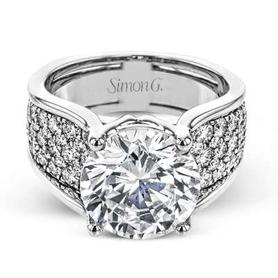 Engagement Ring in 18k Gold with Diamonds