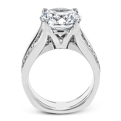 Engagement Ring in 18k Gold with Diamonds