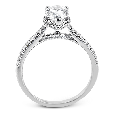Engagement Ring in 18k Gold with Diamonds
