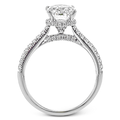 Engagement Ring in 18k Gold with Diamonds