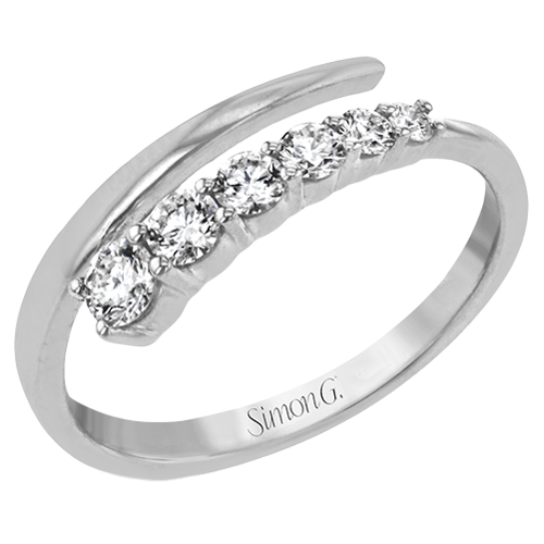 Right Hand Ring in 18k Gold with Diamonds