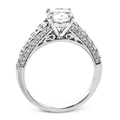 Engagement Ring in 18k Gold with Diamonds