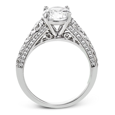 Engagement Ring in 18k Gold with Diamonds