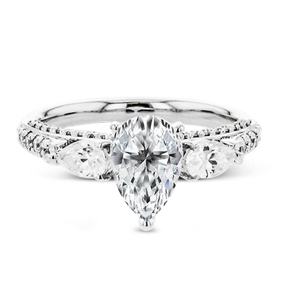 Engagement Ring in 18k Gold with Diamonds
