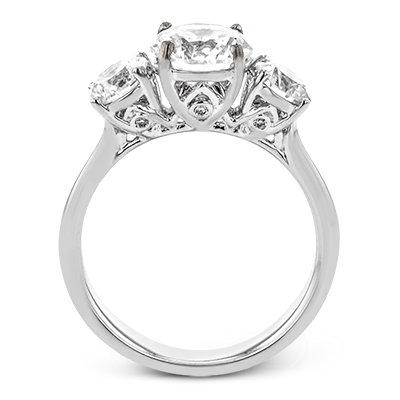 Engagement Ring in 18k Gold with Diamonds