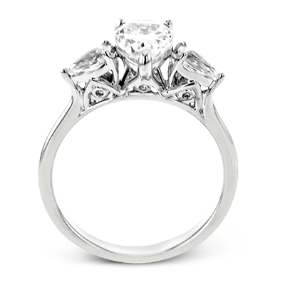 Engagement Ring in 18k Gold with Diamonds