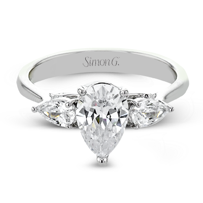 Engagement Ring in 18k Gold with Diamonds