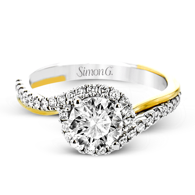 Engagement Ring in 18k Gold with Diamonds