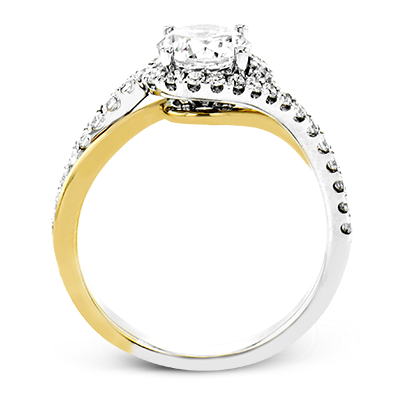 Engagement Ring in 18k Gold with Diamonds