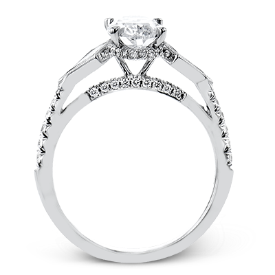 Engagement Ring in 18k Gold with Diamonds