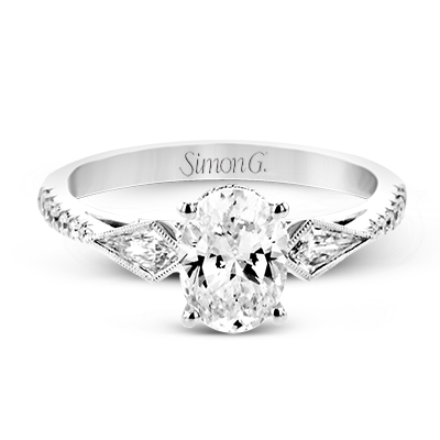 Engagement Ring in 18k Gold with Diamonds