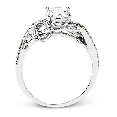Engagement Ring in 18k Gold with Diamonds