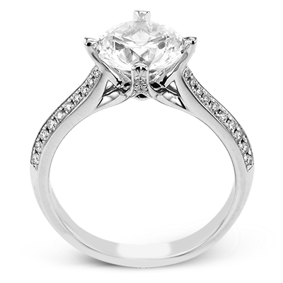 Engagement Ring in 18k Gold with Diamonds