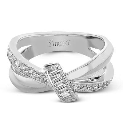 Right Hand Ring in 18k Gold with Diamonds