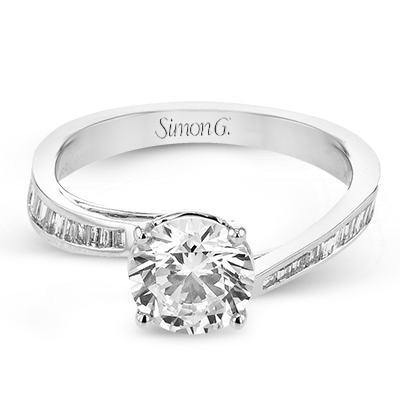 Engagement Ring in 18k Gold