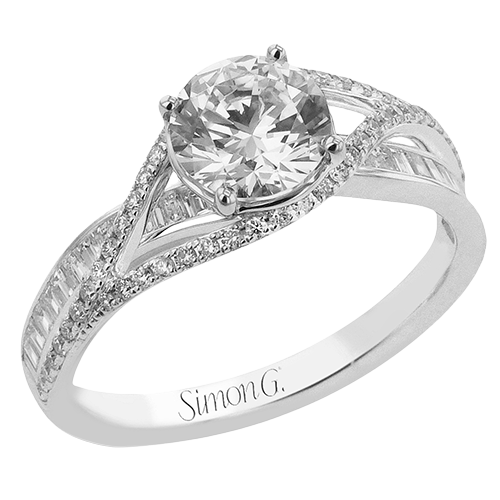 Engagement Ring in 18k Gold with Diamonds