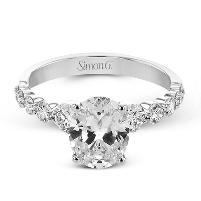 Engagement Ring in 18k Gold with Diamonds