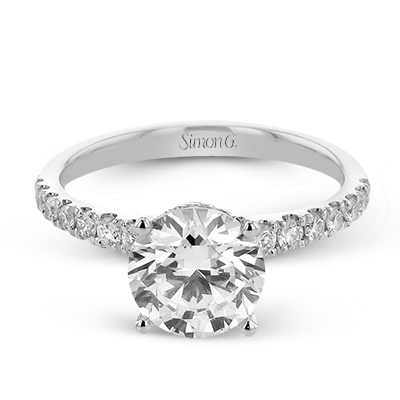 Engagement Ring in 18k Gold with Diamonds