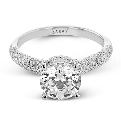Engagement Ring in 18k Gold with Diamonds