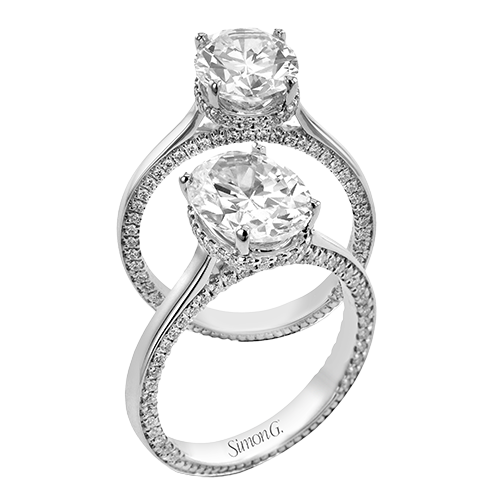 Engagement Ring in 18k Gold with Diamonds