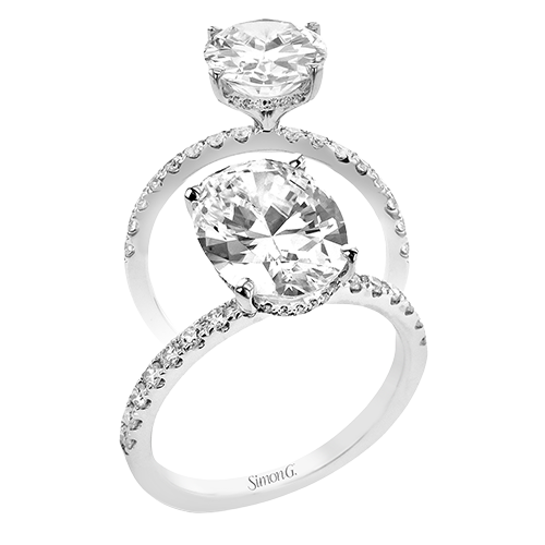 Engagement Ring in 18k Gold with Diamonds