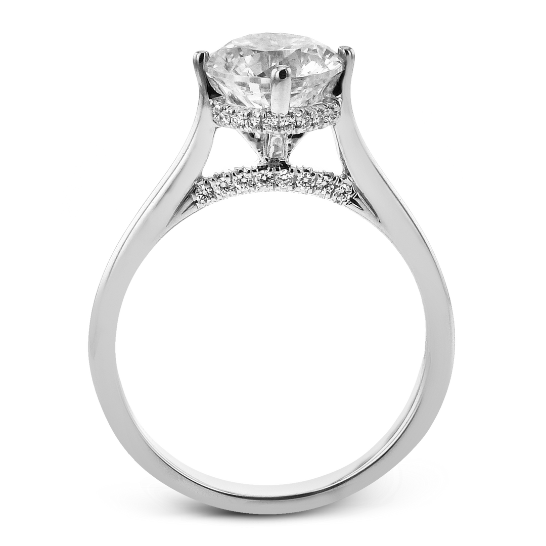 Engagement Ring in 18k Gold with Diamonds