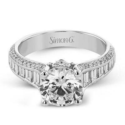 Engagement Ring in 18k Gold with Diamonds