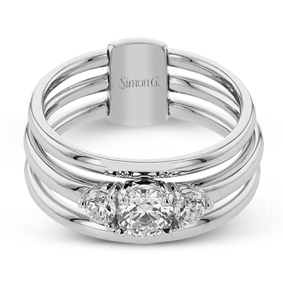 Engagement Ring in 18k Gold with Diamonds
