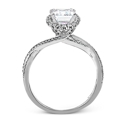 Engagement Ring in 18k Gold with Diamonds