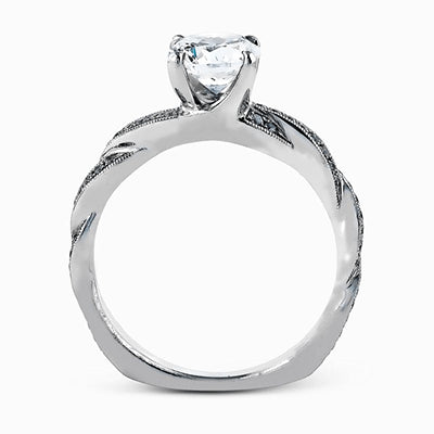 Engagement Ring in 18k Gold with Diamonds