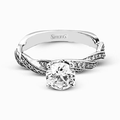 Engagement Ring in 18k Gold with Diamonds