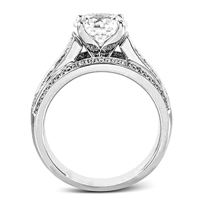 Engagement Ring in 18k Gold with Diamonds