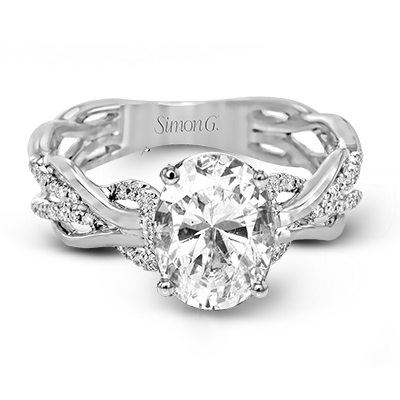 Engagement Ring in 18k Gold with Diamonds
