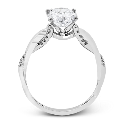 Engagement Ring in 18k Gold with Diamonds