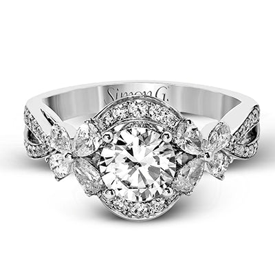 Engagement Ring in 18k Gold with Diamonds