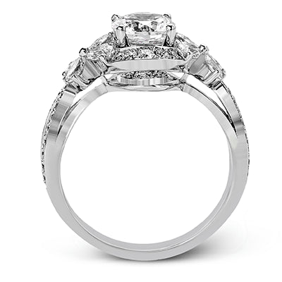 Engagement Ring in 18k Gold with Diamonds