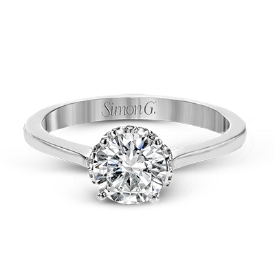 Engagement Ring in 18k Gold with Diamonds