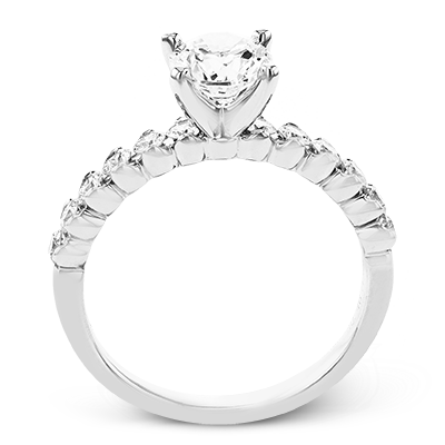 Engagement Ring in 18k Gold with Diamonds
