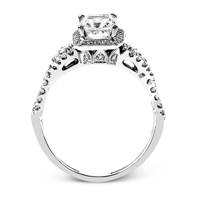 Engagement Ring in 18k Gold with Diamonds