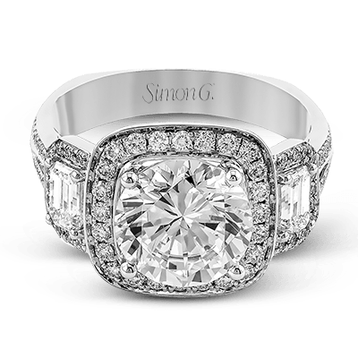 Engagement Ring in 18k Gold with Diamonds