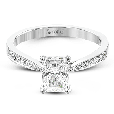 Engagement Ring in 18k Gold with Diamonds