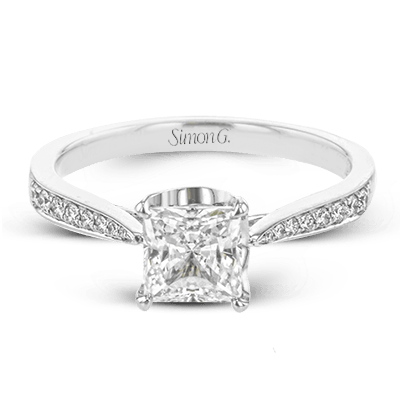 Engagement Ring in 18k Gold with Diamonds